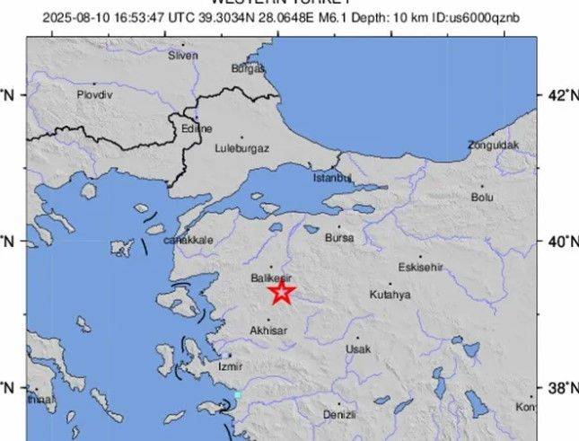 Fuerte terremoto en Turquía: colapsaron 10 edificios y hay varios heridos