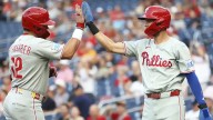 Schwarber y Harper descargan poder en triunfo clave de los Filis