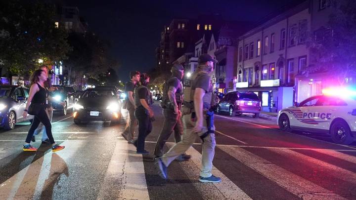 Trump administration agrees to keep DC police chief in place, but with immigration enforcement order