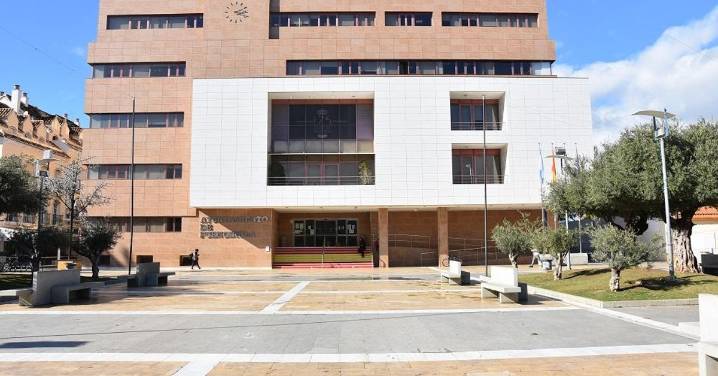 Fuengirola contratará a detectives privados para seguir a los trabajadores de baja