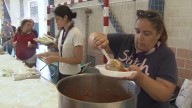 Efectivos que también luchan contra el fuego More