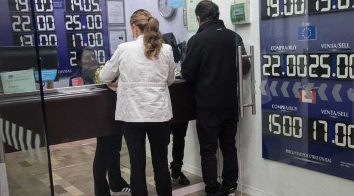 Extranjera cambia divisas en el AIFA y sufre asalto