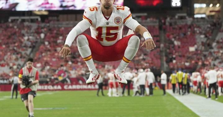 Raiders star Crosby calls Chiefs' Mahomes the ultimate competitor, a big reason for his success