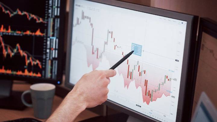 El S&P Merval cayó 1,8%, pero los bonos en dólares extendieron sus ganancias