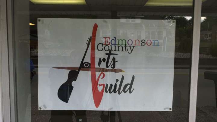 Edmonson County Art Guild to host hay bale trail for residents and businesses
