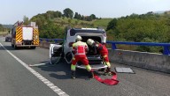 Un coche corta la A-8 a la altura de Valdáliga tras volcar en sentido Santander