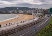 La Ertzaintza detiene a tres jóvenes en Donostia por hurto de móviles