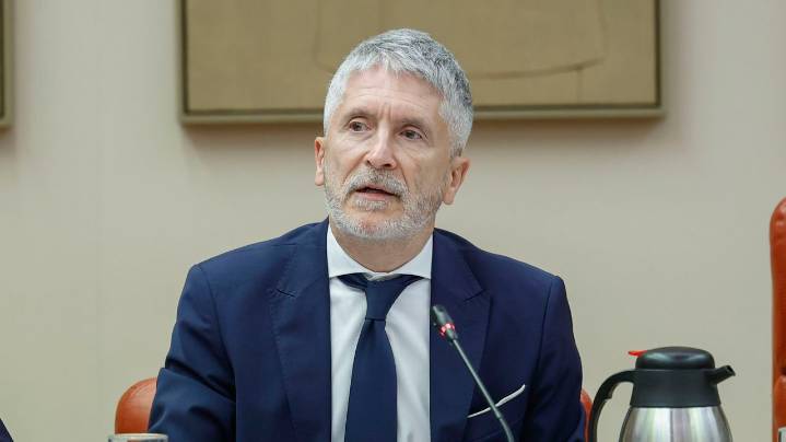 Marlaska dice que no está sobre la mesa declarar la emergencia nacional por los incendios