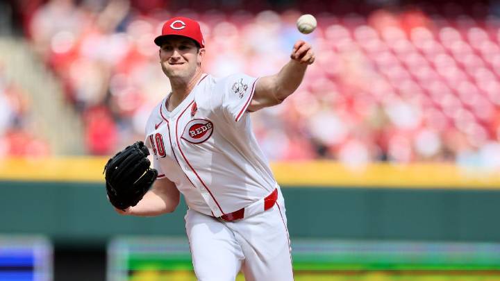 Reds place Nick Lodolo on injured list with blister