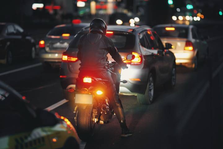 ¿Por qué los motociclistas se ven menos en la carretera?