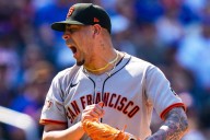 José Buttó vuelve a pintar de blanco a los Cerveceros y se estrena como pitcher ganador en San Francisco