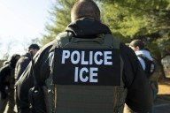 Se acerca el regreso a clases y familias inmigrantes temen redadas de ICE en esta temporada