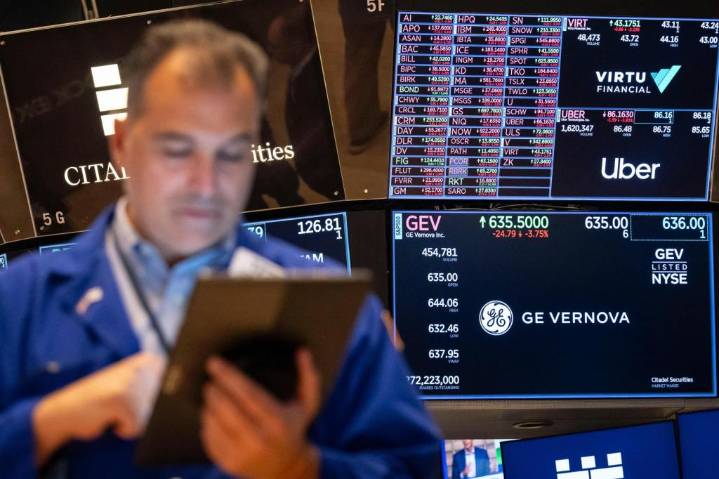 Stocks rise on Wall Street and hold on to weekly gains