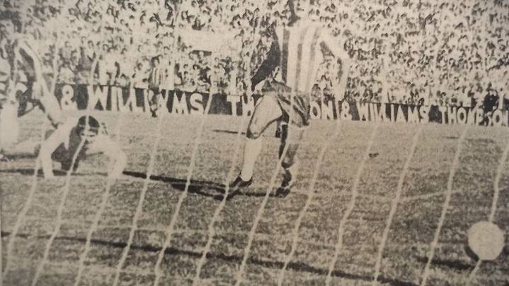 La roja a Marcelo Bielsa en un Instituto