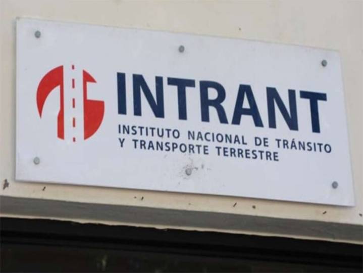 Instan a transportistas de carga a respetar señales en Dominicana