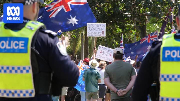 Anti-immigration rallies held across Australia as clashes break out in Adelaide and Melbourne