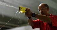 Qué son las pistolas taser, las armas no letales que podrán ser utilizadas por Carabineros