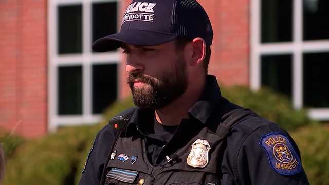 VIDEO: Officer Helps Older Woman with Yard Work