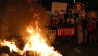 Manifestantes israelíes bloquean autopistas para exigir un acuerdo de rehenes en Gaza