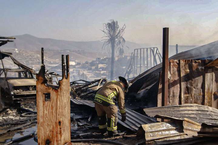 Incendio destruye cuatro casas en Terrazas del Valle