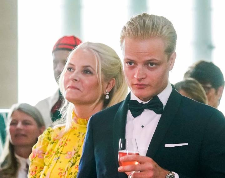 Escándalo sexual en la realeza de Noruega: hijo mayor de la princesa Mette-Marit inculpado por cuatro violaciones