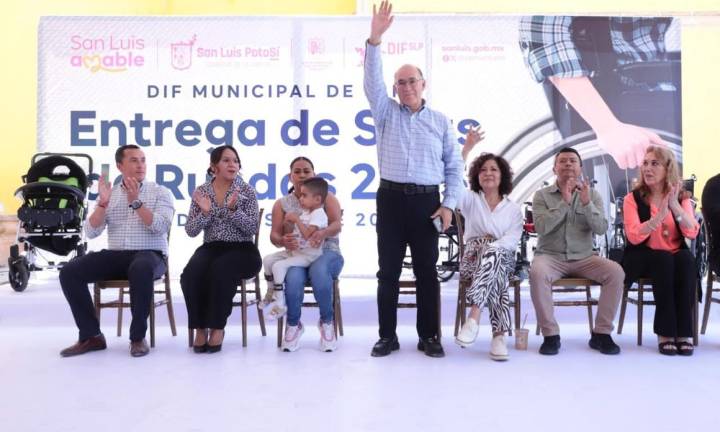 DIF Capitalino realiza entrega de sillas de rueda