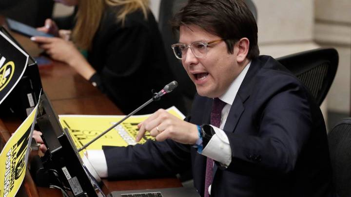 Muere Miguel Uribe Turbay, senador y precandidato colombiano, por las heridas del atentado que sufrió en junio