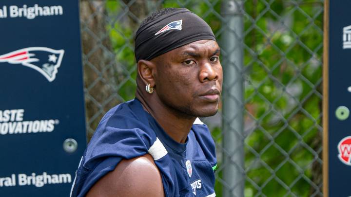 Keion White’s slide a product of Patriots’ rotation, Mike Vrabel says