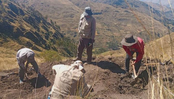 Hallan los restos de una familia asesinada presuntamente por la Armada en 1984 en Perú