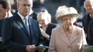 Un libro sobre Andrés de Inglaterra señala a la reina Isabel como 'cómplice' de sus fechorías económicas