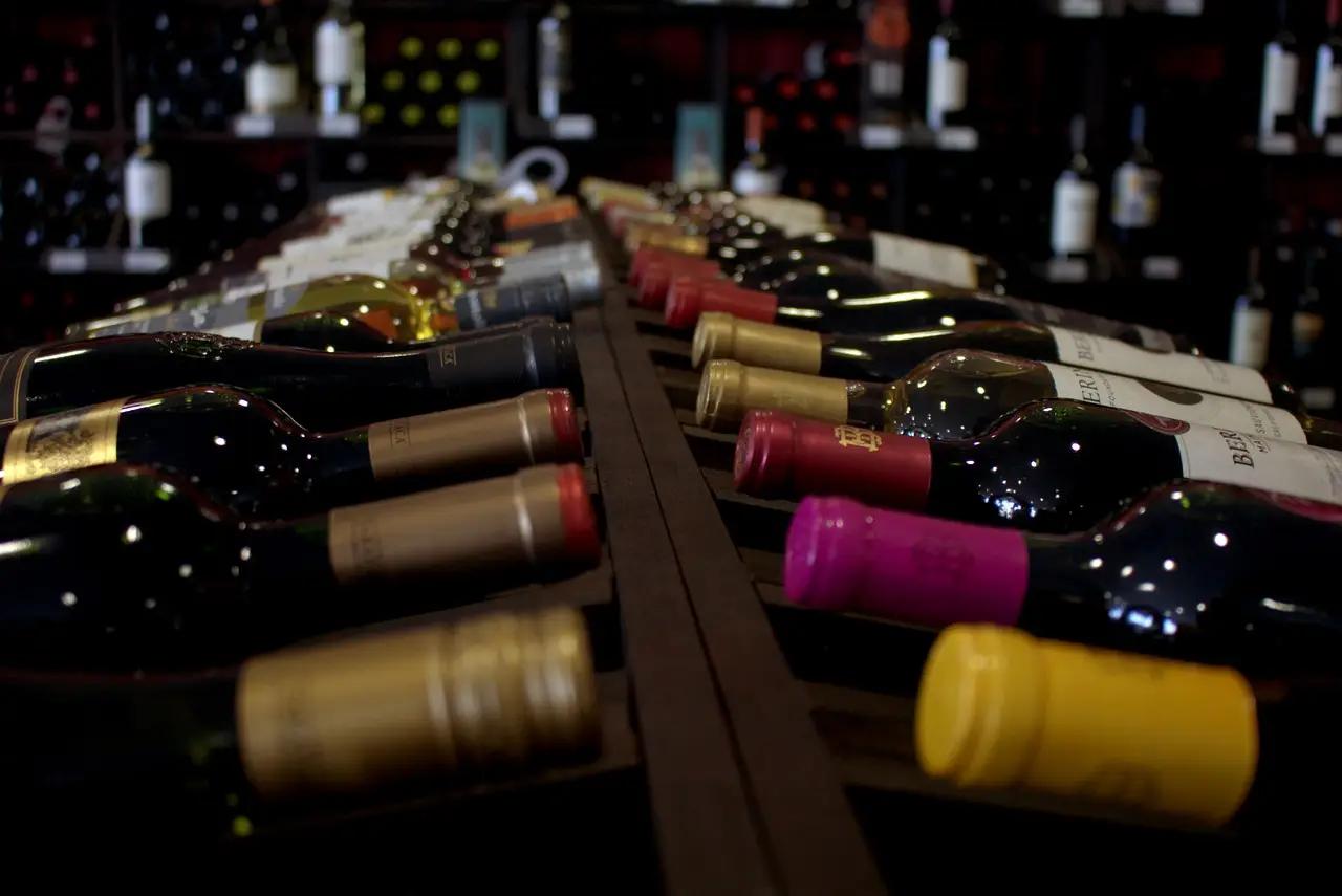 México importa más de cien millones de litros de vino, con España como principal proveedor
