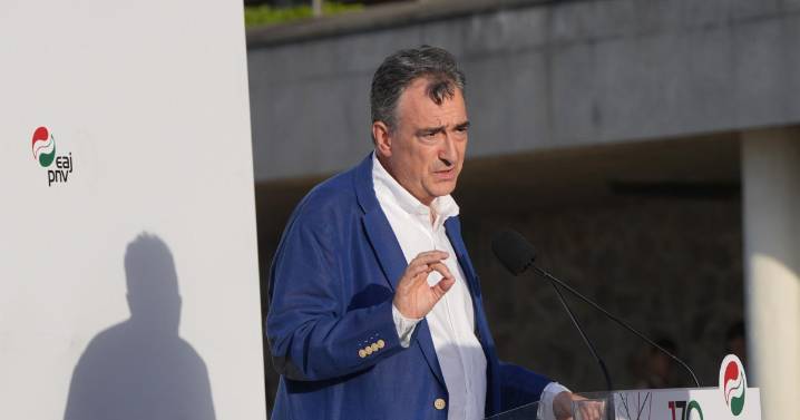 Aitor Esteban acusa al PSOE de estar «pegado al poder como una lapa»: «No les importa si hay Presupuestos o no»