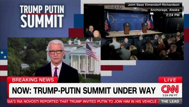 El presentador avezado fue tomado por sorpresa, y en cámara, durante la cobertura de CNN de la histórica reunión de Trump con Putin.