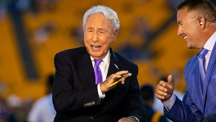 Who is Lee Corso's wife Betsy Youngblood and do the married couple have children together?
