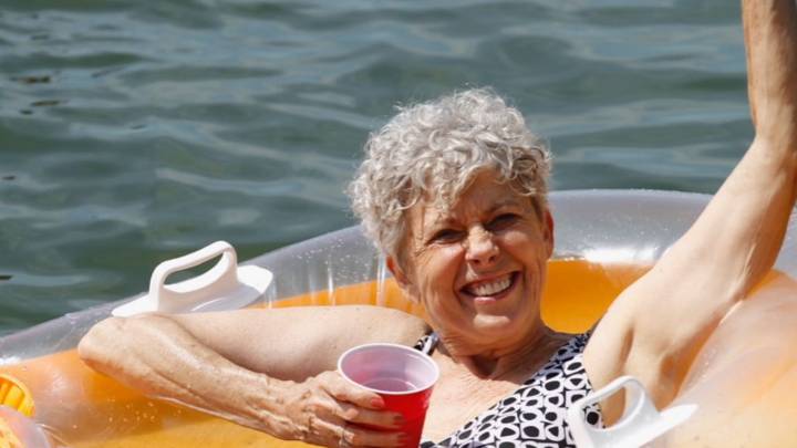 Quién fue Jane Etta Pitt, la madre de Brad Pitt fallecida a los 84 años