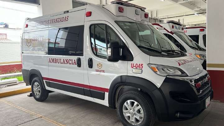 Recibe ISSSTE Hidalgo siete ambulancias nuevas para sus unidades médicas