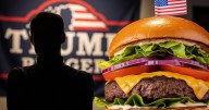 Con ‘altar’ a Trump y papas fritas: Así es Trump Burger, restaurante del libanés que podría ser deportado