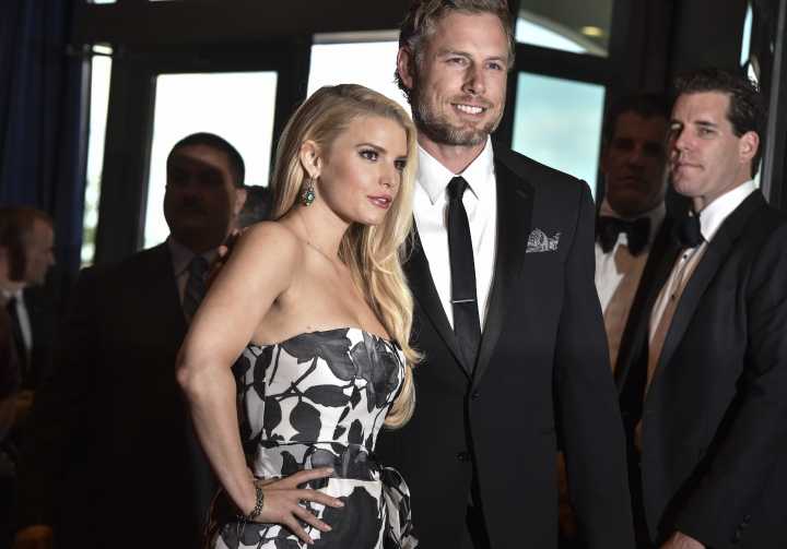 Jessica Simpson & Eric Johnson Spotted on Vacation Together: Vegas Reunion In the Works?