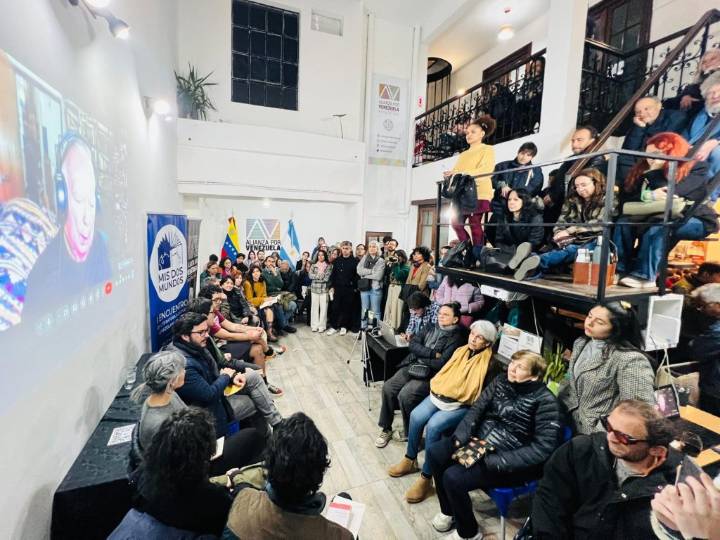 A casa llena, con poesía y música culminó el primer Encuentro de Literatura y Cultura Venezolana en Buenos Aires