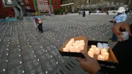 Una vela por cada desaparecido; buscadoras toman en Irapuato la Plaza de los Fundadores