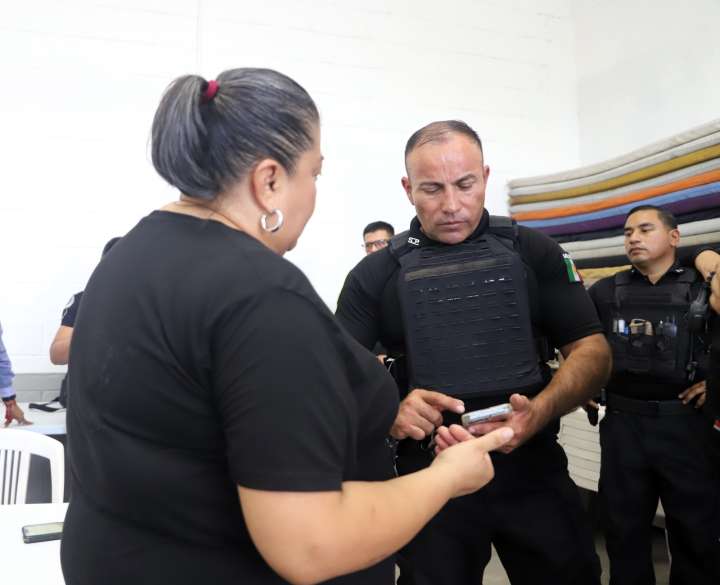 Llevan policías municipales pláticas de prevención de la violencia a colonia Diaz Ordaz