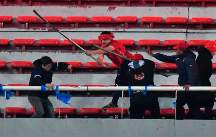 Tocar fondo: la barra brava como garante y justiciera