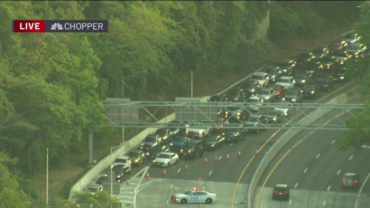 Aparatoso choque multivehicular en Bronx River Parkway deja 2 muertos; 1 persona detenida