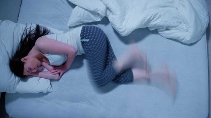 Qué significa que alguien no pueda dormir de corrido por las noches, según la psicología