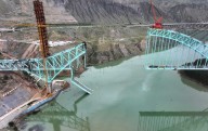 Derrumbe de un puente en China deja al menos 12 trabajadores muertos
