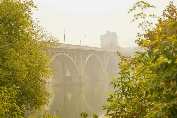 Wildfire smoke prompts air quality warnings in Manitoba, Saskatchewan