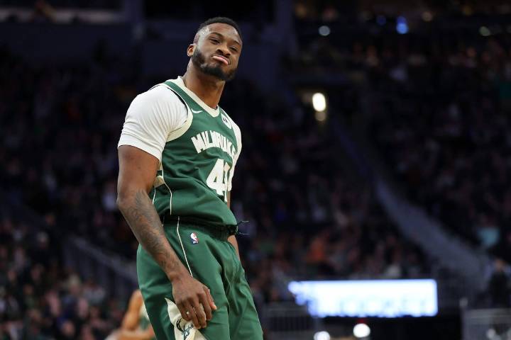 Thanasis Antetokounmpo re-signs with Bucks on 1-year deal after Achilles recovery