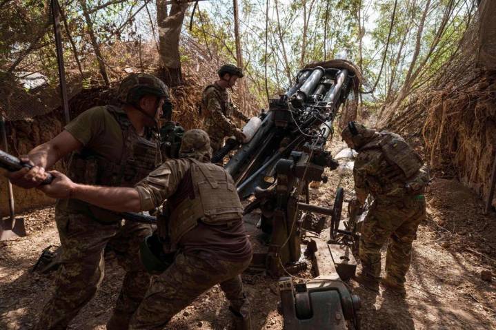 Ukrainian troops have little hope for peace as Trump's deadline arrives