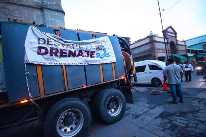 Refuerza Ray Chagoya limpieza de alcantarillado en la ciudad de Oaxaca