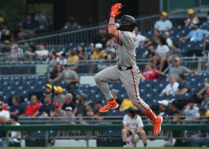 Deadspin | Giants, Logan Webb cool down Pirates